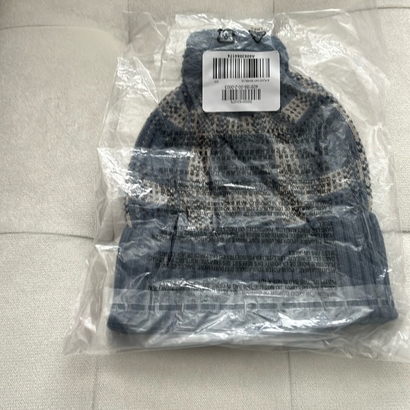 NWT, GAP, Kids Plaid Pom Beanie - Picture 3 of 3